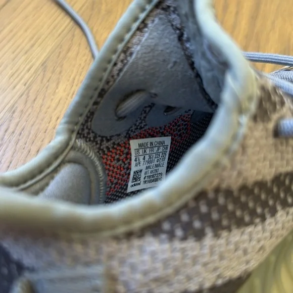 Adidas x Yeezy Boost 350 V2 Beluga 2.0 Size 4.5 - Picture 8 of 9